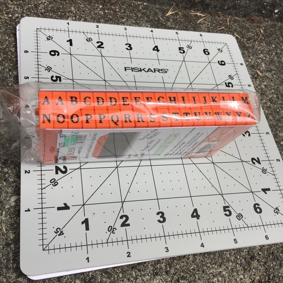 Rubber stamps crafting capital letter alphabet - Picture 5 of 6